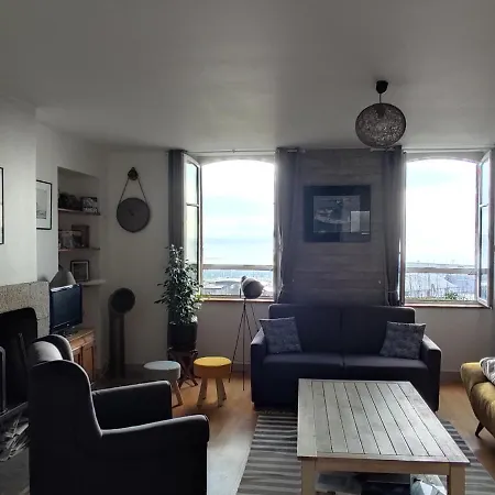 La Maison De L'amiral Vue Sur A *